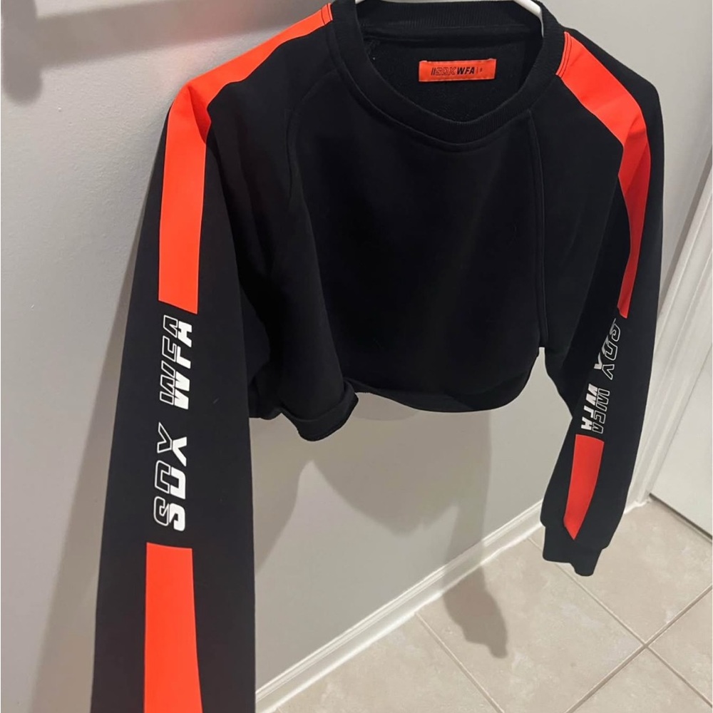 White Fox x Sarahs Day Cutaway Black Cropped Sweatshirt